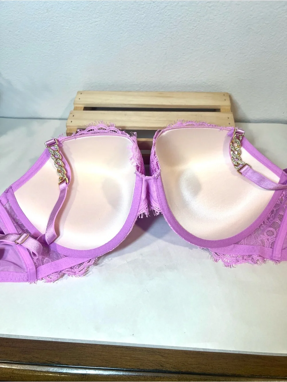 EUC Victoria's Secret Very Sexy Pink Lace Push-Up Bra Gold Chain Straps | 36DDD